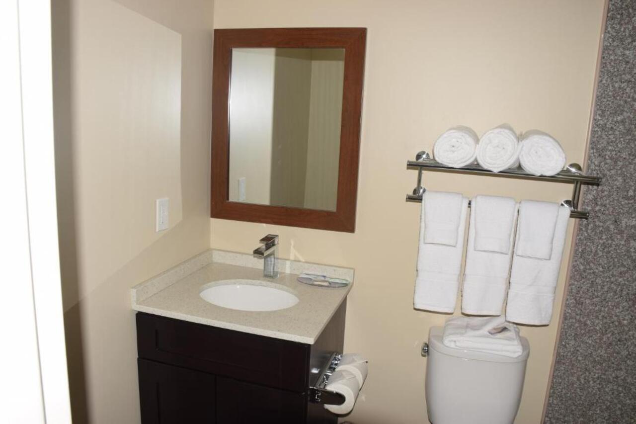Astoria Delancy Inn & Suites New York Bagian luar foto