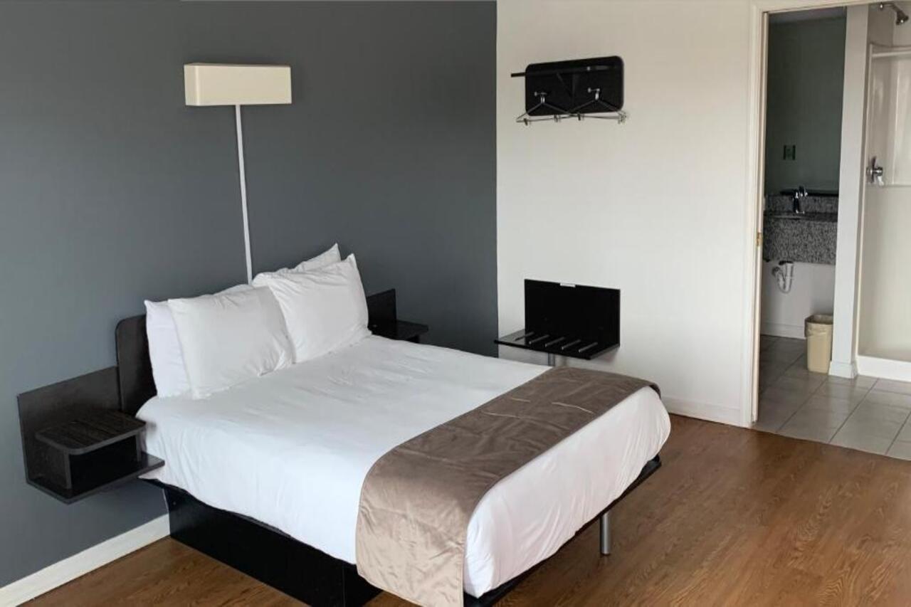 Astoria Delancy Inn & Suites New York Bagian luar foto