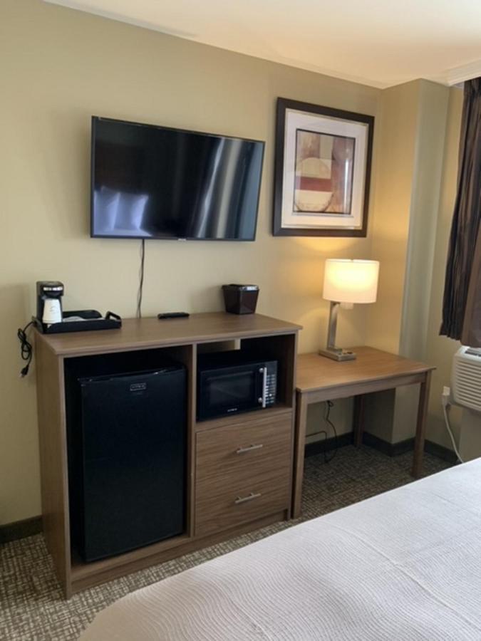 Astoria Delancy Inn & Suites New York Bagian luar foto