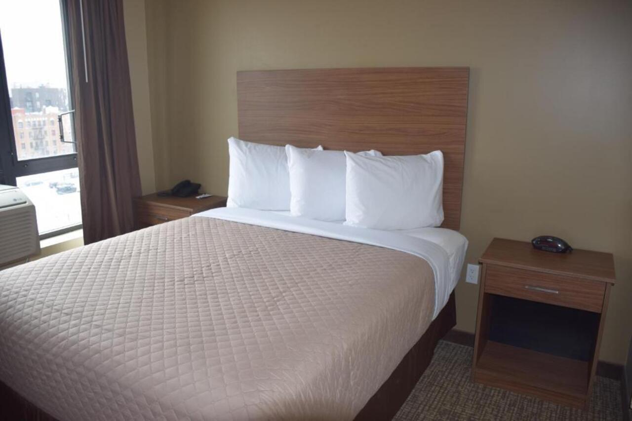 Astoria Delancy Inn & Suites New York Bagian luar foto